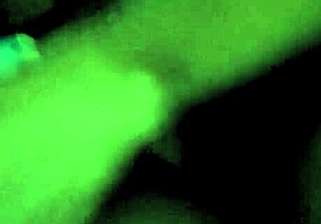 encabinado con un chico latino colombiano, ¡qué calor! 😏