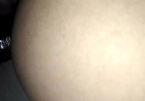 Chudy facet dostaje swoje chciwe dupsko mocno jebane