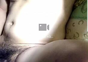 एक बड़ा लंड रॉ पावर से दृश्य को डोमिनेट करता है।