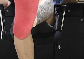 वाह, वे लातीनी पैर नाइलॉन सॉक्स में वर्क पर!