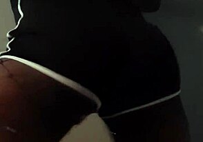 为怪物鸡巴激烈扭臀，在狂野跨种族群交中