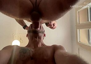 लुका वेनरे का बड़ा इटालियन लंड चाटता है