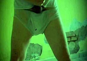 अलेहान्द्रो मिस्ट्रल, वेट अंडरवियर में अपना ह्यूज कॉक शो करो!