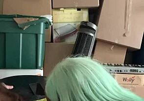 Vicino mi aiuta a traslocare, pago con gola profonda! Wow!