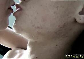 Ehi amico, vuoi vedere questi fusti filippini bollenti scopare senza preservativo in un video selvaggio?