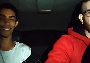 رحلة جريئة تتحول إلى مص زب عملاق عميق مع هاوي نحيل