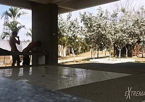 小伙们足球场附近和朋友猛操