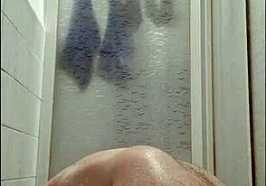 Twink berbulu muda mandi stim panas