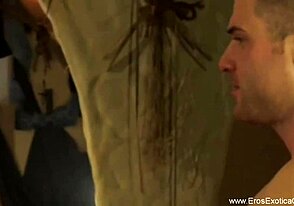 我爱在他生殖器区按摩前热烈肛交！