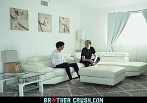 स्टेप ब्रो का हॉट अस मुझे वाइल्ड क्लासरूम लिक के लिए टेम्प्ट करता है