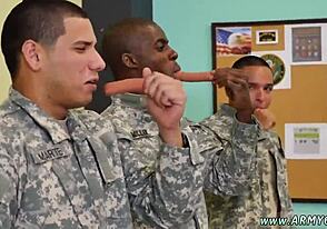 راجل مستقيم يجرب الجنس المثلي أول مرة في زي الجيش!