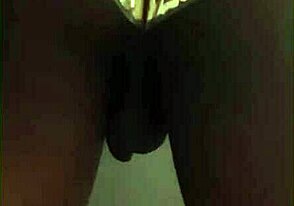 Fekete shemalek lazulnak, csak masszírozzák magukat, felfedezték minden centit a sima testen amatőr hangulatban.