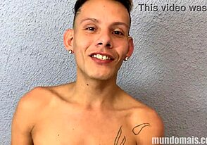 五个饥渴的家伙痴迷无套操屁股