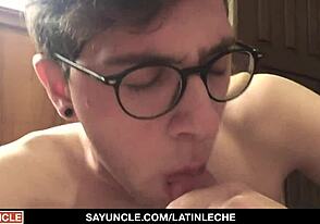 Nerdovski latinski twink sesa neocircumciran kurac POV