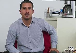 Lige fyre ryster sammen med ung fyr og gay læge på hospitalet