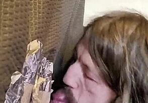 Joder, chupa y traga otra carga enorme en mi gloryhole ahora