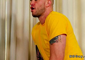 Dude gang bang anak tiri dan boyfriend dalam threesome taboo