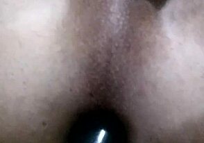 Эй, глянь на этого новичка из Рио, играющего с тугой дырочкой! 😜