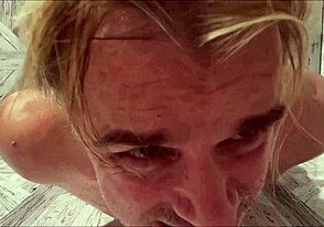 同志贱底猛插肛门玩具！