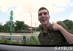 Milujem sex s tým veľkým medveďom chlapom.