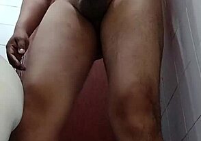 Mi pene depilado listo para acción intensa con un amateur latino caliente