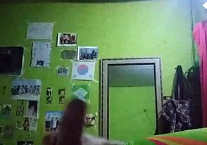 Amateur cute guy cumming hard