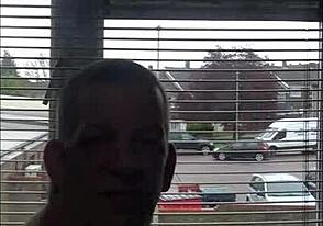 Hé, euh, retrouve-moi en public, je suis un peu timide mais je veux me mettre nu dehors avec toi, tu vois ?