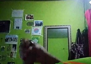 Amateur cute guy cumming hard