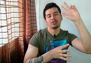 Mladý mechanik vrtá velkou prdel twinkovi bez kondomu svým 21cm nástrojem na dvoře dílny