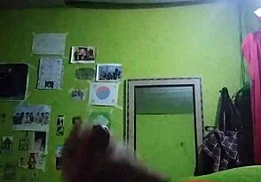 Amateur cute guy cumming hard