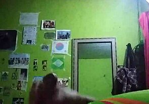 Amateur cute guy cumming hard