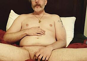 Ehi, vuoi vedere me fumare questo sigaro spesso e provocarti con ogni boccata?