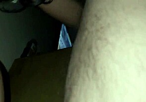 Policia veio à meia-noite atrás do meu culito apertado. Quer provar?