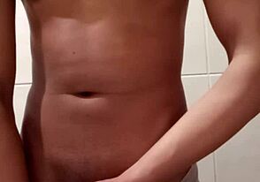 अरे, देखो स्लाडिच्किक्यू89 उस विशाल लंड को एपिक स्किल्स से हैंडल कर रहा है। भाई, वो स्ट्रोक्स और सक्स तो कमाल के हैं!