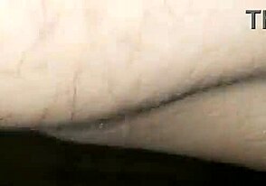 Policia veio à meia-noite atrás do meu culito apertado. Quer provar?