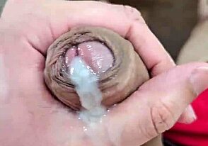 Yo, ten pekný brazílsky twink vedľa dostal exposed online!