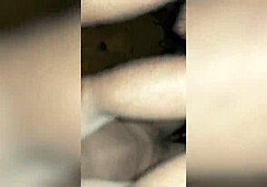 Policia veio à meia-noite atrás do meu culito apertado. Quer provar?