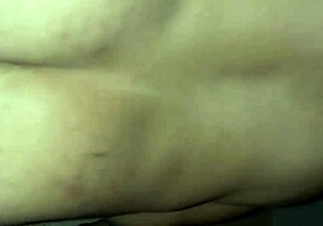 Policia veio à meia-noite atrás do meu culito apertado. Quer provar?