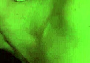 의붓아빠가 젊은 트윙크의 몬스터 자지로 재갈 물려