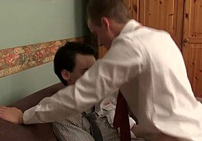 Puști gay în costume Lewis Romeo și Steve Agostina explorează sex anal intens