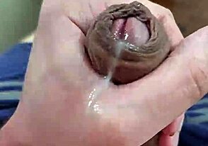 Novinho pauzudo, hey, watch me stroke and finish in this hot homemade clip!