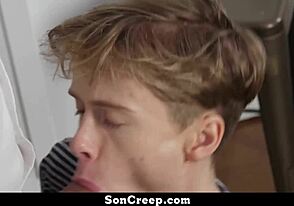 ลูกเลี้ยงโดนจับในแอปเดทติ้งเกย์ พ่อเลี้ยงเย็ดเปลือยแรงในทวิสต์ soncreep ช็อก