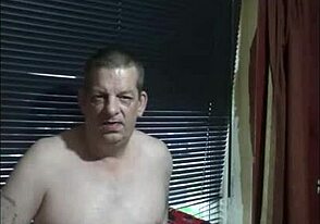 खिड़की पर मुठ मारना शर्मीले बायसेक्शुअल एमेच्योर की नंगी होममेड शो में बदल गया