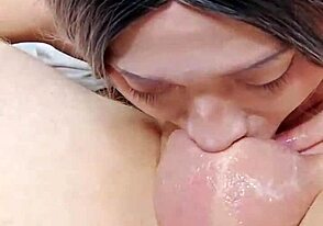 लोला की फेवरिट ओरल एक्टिविटी बिग एशियन कॉक डीपथ्रोट करना है, ओप्स