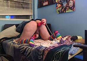 Wah gue lagi main-main sama mainan Bad Dragon di sini, nge-stretch gue lebar