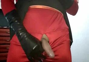 يا رجل، هذه الترانس الساخنة تخليني مجنون بحركاتها الجنسية!