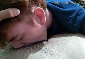 يا رجل، شاهد هذا البلوب جوب المنزلي من توينك أحمر الشعر