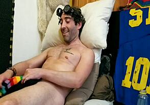 Гореща игра с пенис с Макс в диви лудории