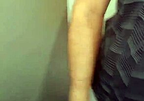 Sál jsem ptáka ženatému chlápkovi na záchodě... chytil nás uklízeč!