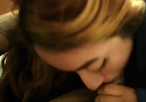 मुझे स्वादिष्ट ब्लोजॉब देना पसंद है कमशॉट के साथ